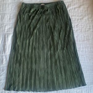 everleigh green pleated maxi skirt